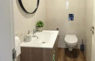 Cozy Apartment With Garden - Photo 14