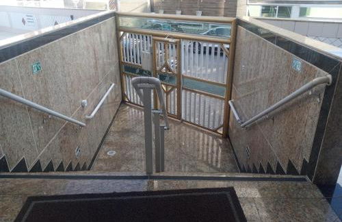 Apto Com Sacada e Ar Condicionado a 2 minutos da Praia - Foto 22