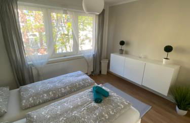 "GREENSUN-HOMES" Messe, Flughafen und Zentrums nah, Ruhig, Modern, schnelles WLAN, Balkon und Küche, freies Parken, 4 Schlafplätze möglich - Photo 18