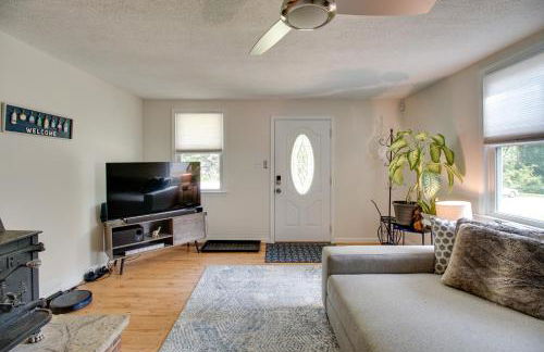 Walk to Beach Charming Maryland Home with Yard! - Foto 6