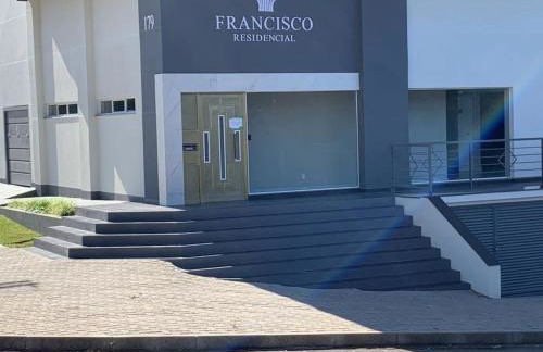 Apto12 com WIFI garagem e 100 metros da Av Brasil - Foto 2