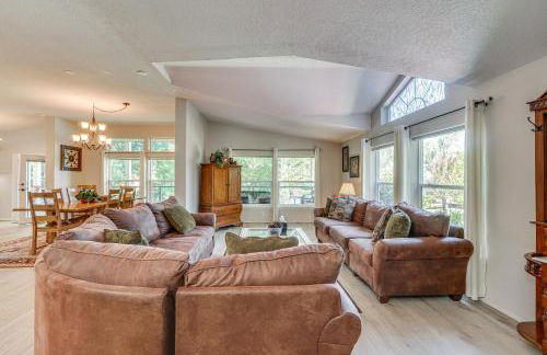 Waterfront Shady Cove Home with Fishing Deck! - Foto 9