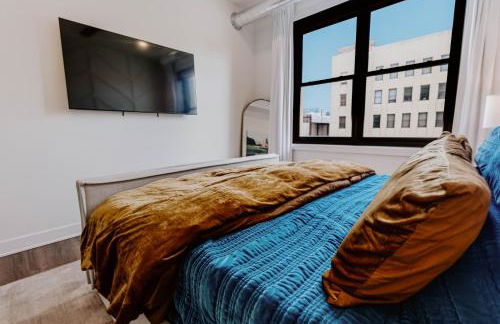 Husker Home TEN40 is in the heart of Downtown Lincoln where you can walk to Haymarket & UNL - Foto 15