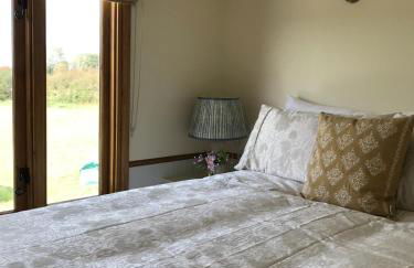 Ty Beti at Gorlan yr Efail Shepherds Hut with Private Hot Tub - Foto 13