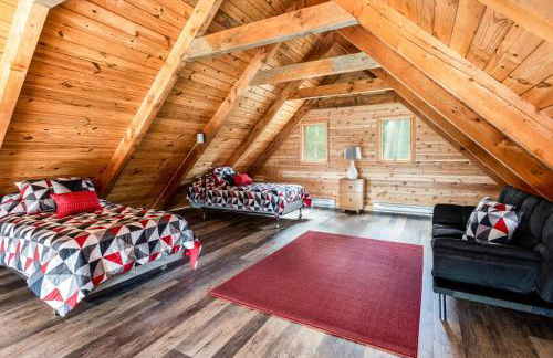 Mountain cabin w hot tub & deck views - Photo 9