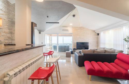 Superb villa Maxima with private pool, sauna, jacuzzi, playground for up to 18 persons, extra pool heating available - Foto 35