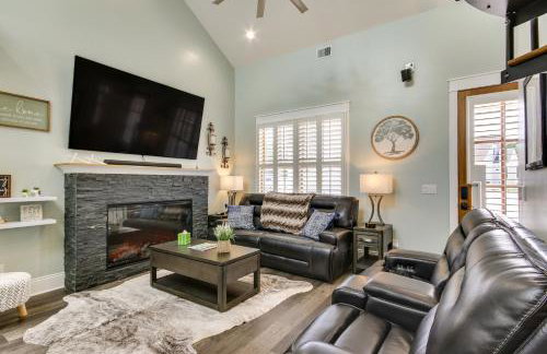 Greenwood Getaway with Furnished Patio and Lake View - Foto 4