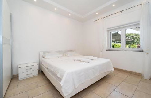 Four-Bedroom Holiday Home In Islam Latinski - Photo 37