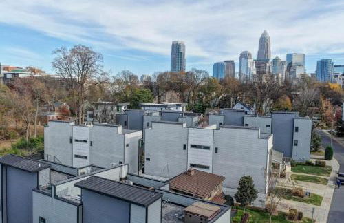 Luxe Townhome Rooftop Hot Tub Parking - Photo 55