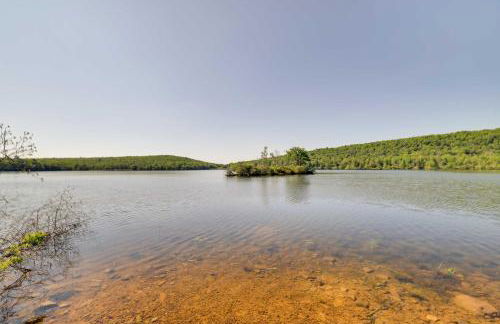 1 Mi to Big Boulder Lakefront Unit with Pool Access - Foto 27