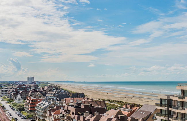 Spacious Seaside Apartment - Photo 17