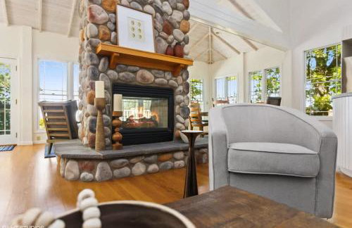 Coastal Cottage by Juniper Holiday + Home - Photo 6