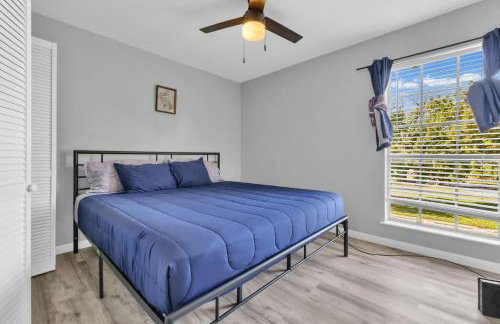 Bright 2BR Condo Near Restaurants and Entertainment - Foto 17