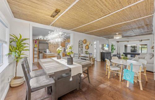 2 Homes • Hot Tubs x2 • Heated Pool • Fire Pit - Foto 57