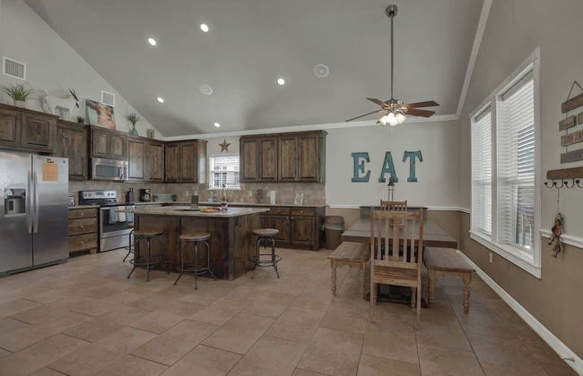 Let's Go Tubing! Awesome House-next to River! - Foto 12