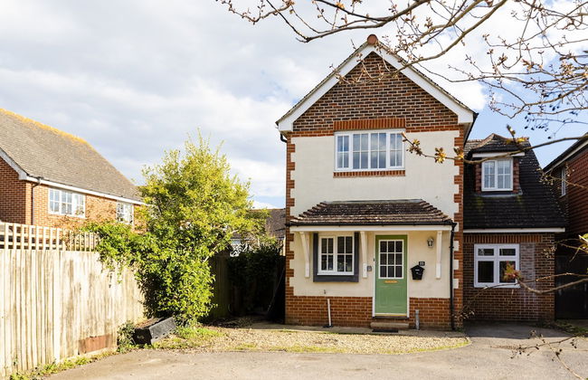 South Downs retreat house with parking - Photo 1