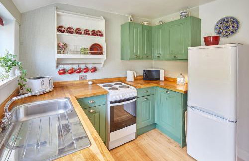 Traditional cottage with brand new Woodburner - Photo 7