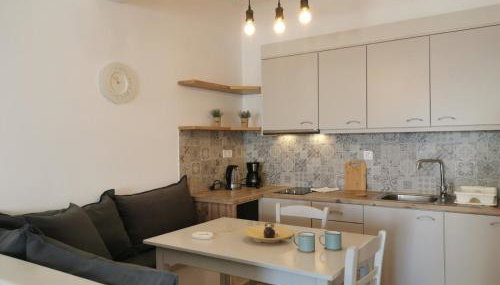 Helen's Minimal Studios & Apartments - Photo 2