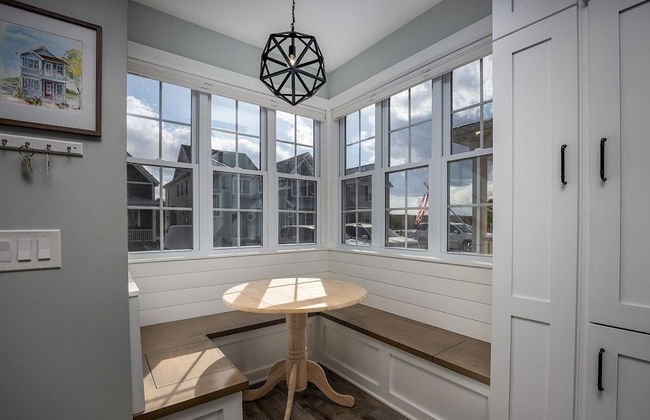 Hook, Wine, & Sinker - Photo 9