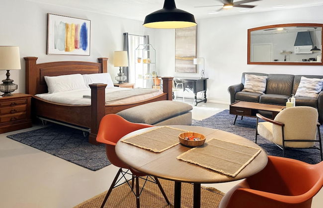 Bright Trendy Studio 9min to Asia District - Photo 5