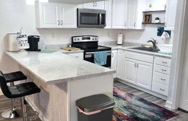 Private Lower Level Suite in Home-Sep Entrance! - Foto 8