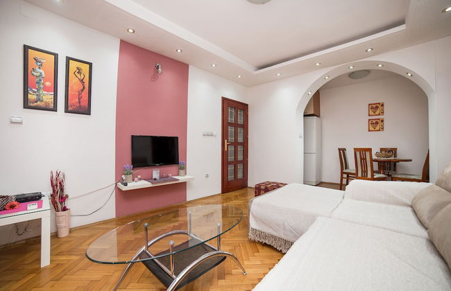 Alexandria - Photo 1