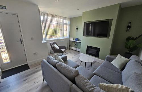House - Sleeps 4 - Parking - Garden - City Centre - Foto 3
