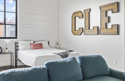 2125 Superior Living - Photo 12