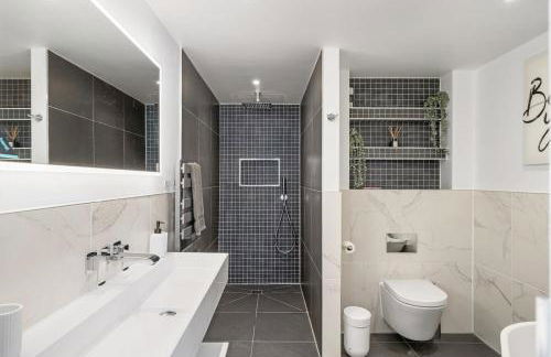 Modern Apartment with Parking nr Seafront - Foto 8