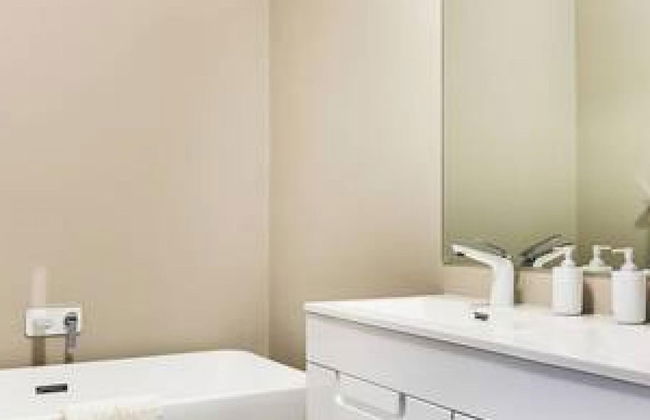 Camps Bay Holiday Apartment in Secure Complex With Private Pool and Parking Houghton Views - Foto 17