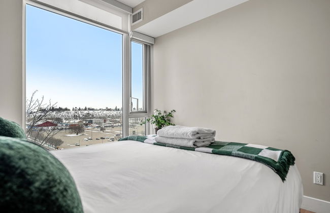 By Stampede Free Parking Banff Pass Wine More - Photo 54