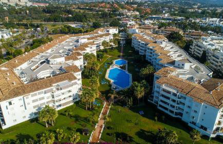 MARBELLA BANUS SUITES - Banús - Playa Rocio - Beach Access Complex -3BD-3BA - Direct Access to the Sea - Outdoor Terrace - 3 min Walk to Puerto Banús Marina - Walk to Beach & El Corte Ing Luxury Shopping - Ideal for Families - Foto 17