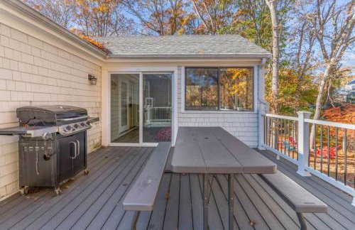 Cozy Spacious Home Walk to the Beach and 1 Mile to Downtown Hyannis - Photo 7