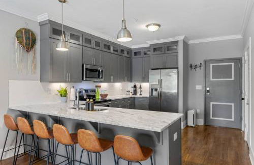 Only 4 Miles to Broadway with Free Parking and TVs in Bedrooms - Foto 10