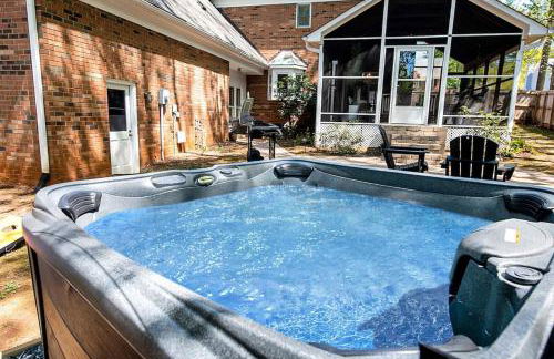 The Greensboro Manor HotTub FirePit Basketball 15 Min To Sedgefield CC - Photo 4