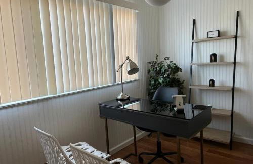 The B&W Haven 5BR Home with yard theater - Foto 76