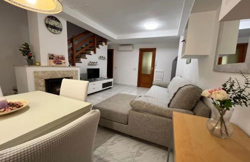 Casa adosada junto a la playa de El Perelló - Foto 4