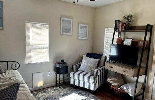 Cheerful pet-friendly bungalow right in town - Foto 9