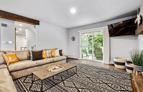 Modern Family Haven Fenced Yrd GrillFirepit - Foto 9