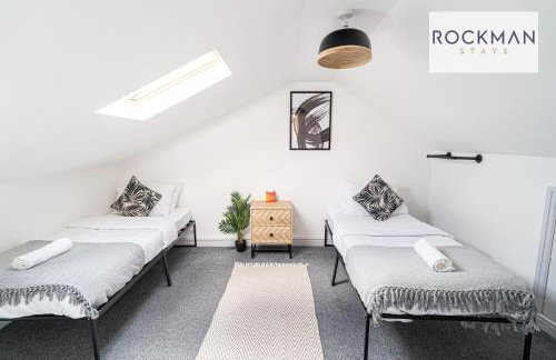 Ten Cromwell - FREE PARKING - Spacious 3 Bedroom Contractor Home - Central Grays Close to Station and Shops - Fast Wi-Fi - Long Term Stays - Foto 7