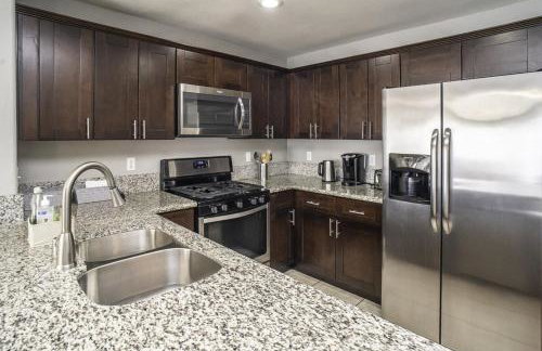 Viva Vegas Cozy 3BR Home Minutes from the Strip - Photo 15