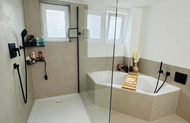 Luxuriöse & stilvolle Wohnung mit Spa-Bad, Home-Office & Fitnessbereich - Foto 2