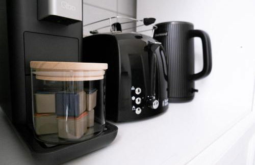 BELLA - Business&Family - 2 Zimmer direkt neben Schloß, Parkplatz, SmartTV, Netflix, Waschmaschine, 24h Checkin, 71qm, Kingsizebett, Hotelbettwäsche - Foto 31