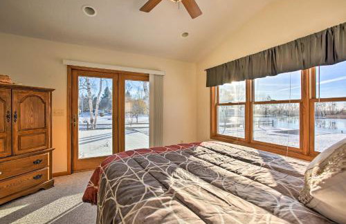 Cozy Riverfront Home with Fire Pit in Houghton Lake! - Foto 11