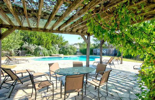 1800's Antique Log Cabin with Modern Amenities near Fredericksburg and Kerrville, Texas - Photo 5