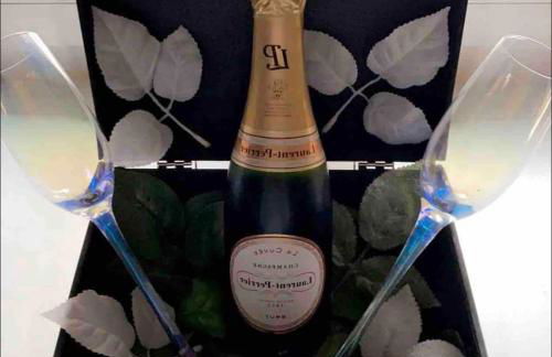 Douceur d’une nuit (studio avec jaccuzi privatif) - Foto 11