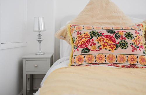 Corner House - Bright 2 Bed in Cheltenham - Photo 101