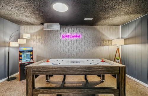 HotTub, Theater, Kings, & Firepit - NearWesley - Foto 7