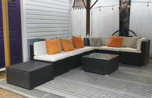 Charming 2BR Getaway with Modern Comforts - Foto 55