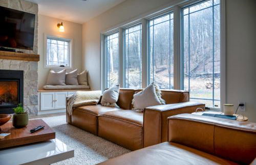 New Farmhouse, King Beds, Game Room, Hot Tub & View! - Foto 52